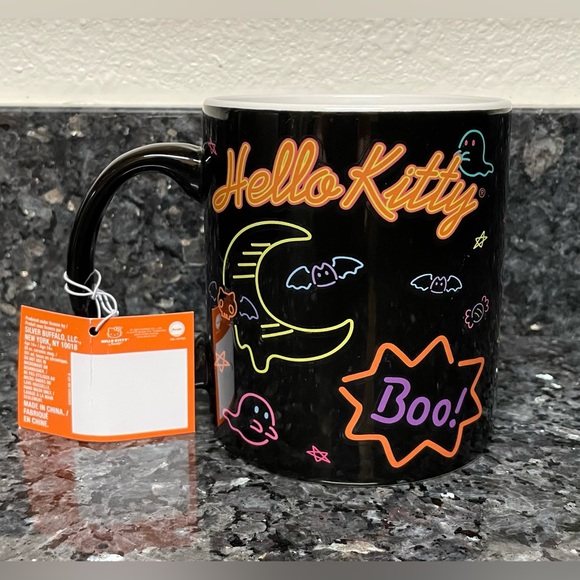 Hello Kitty Glow in the Dark Mug - Picture 2 of 6